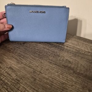 Michael Kors Blue Wristlet Waĺlet
